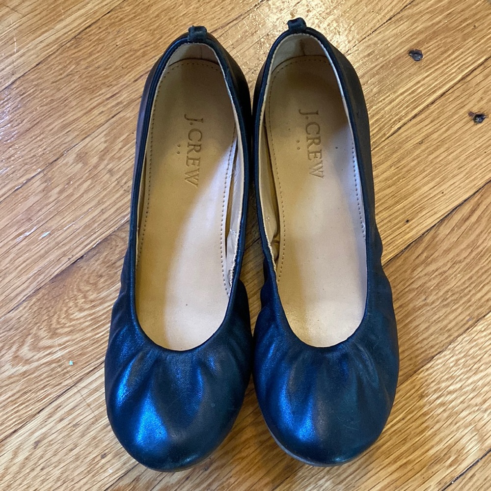 Black size 6 flats